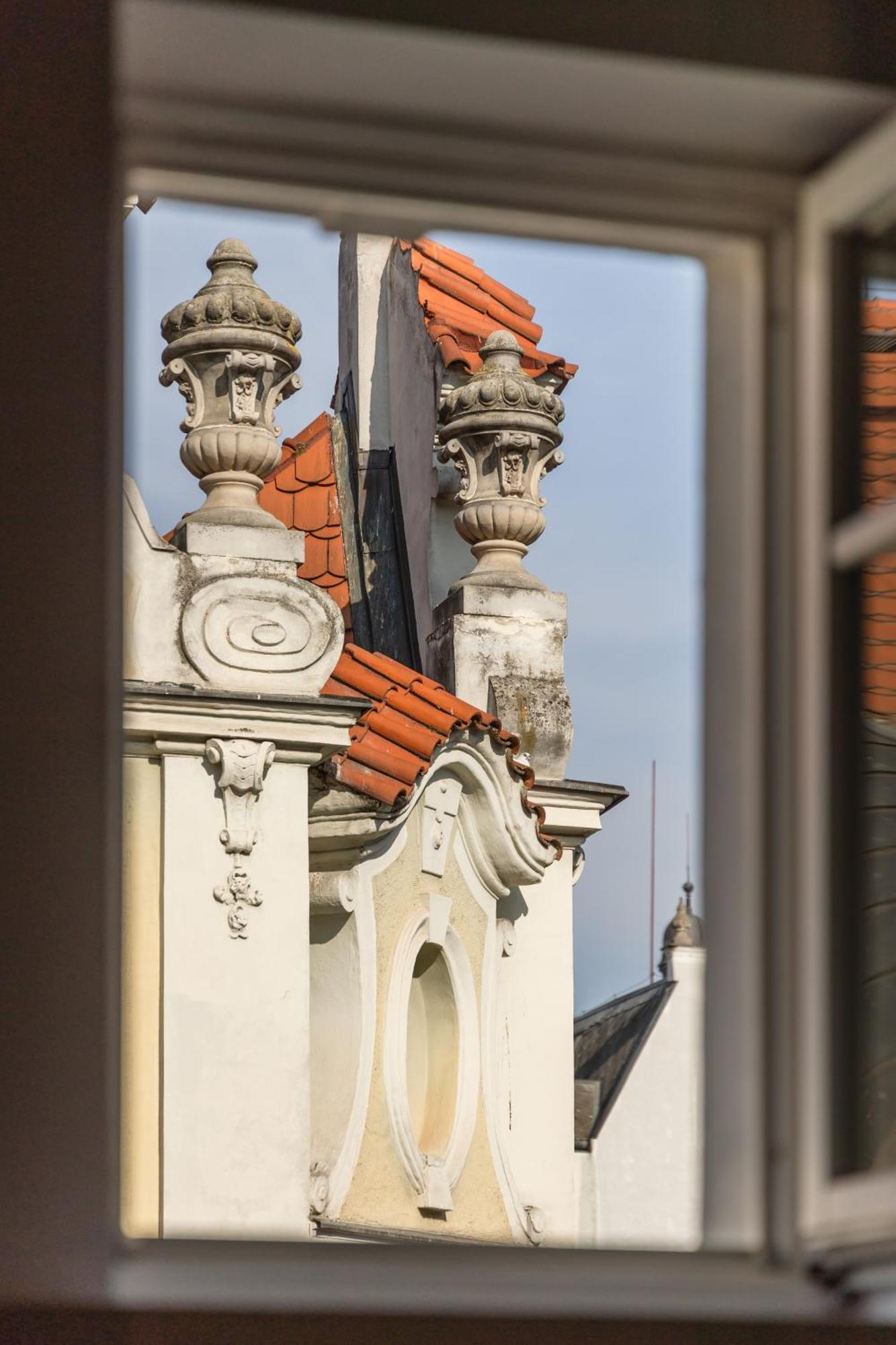 Decadent Art Deco Balcony In Old Town Lejlighed *