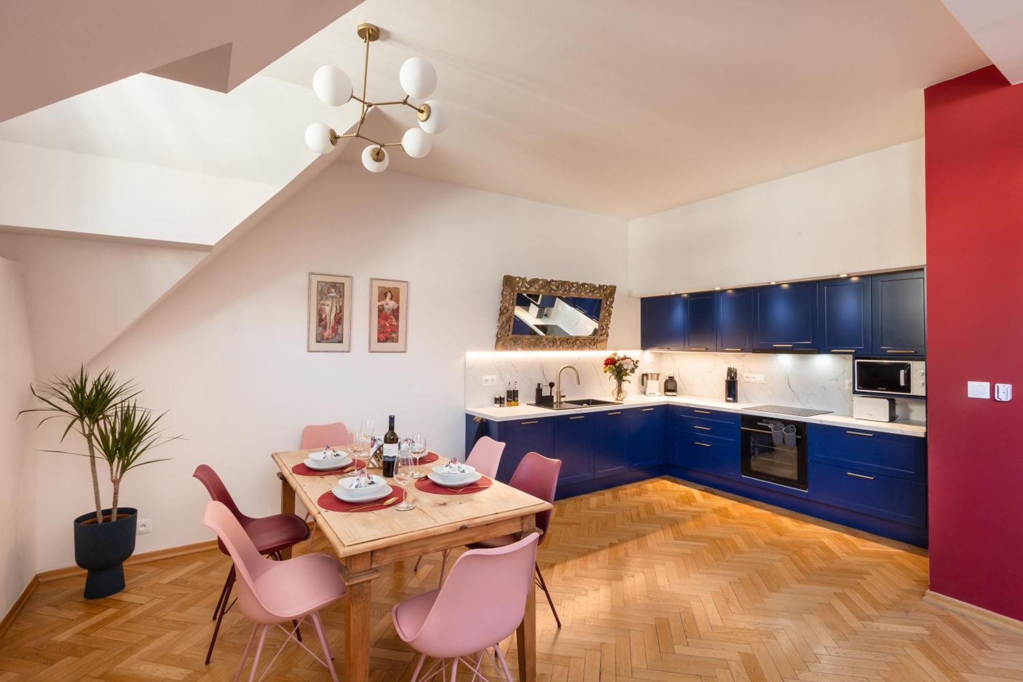 Decadent Art Deco Balcony Apartment In Old Town * Prag
