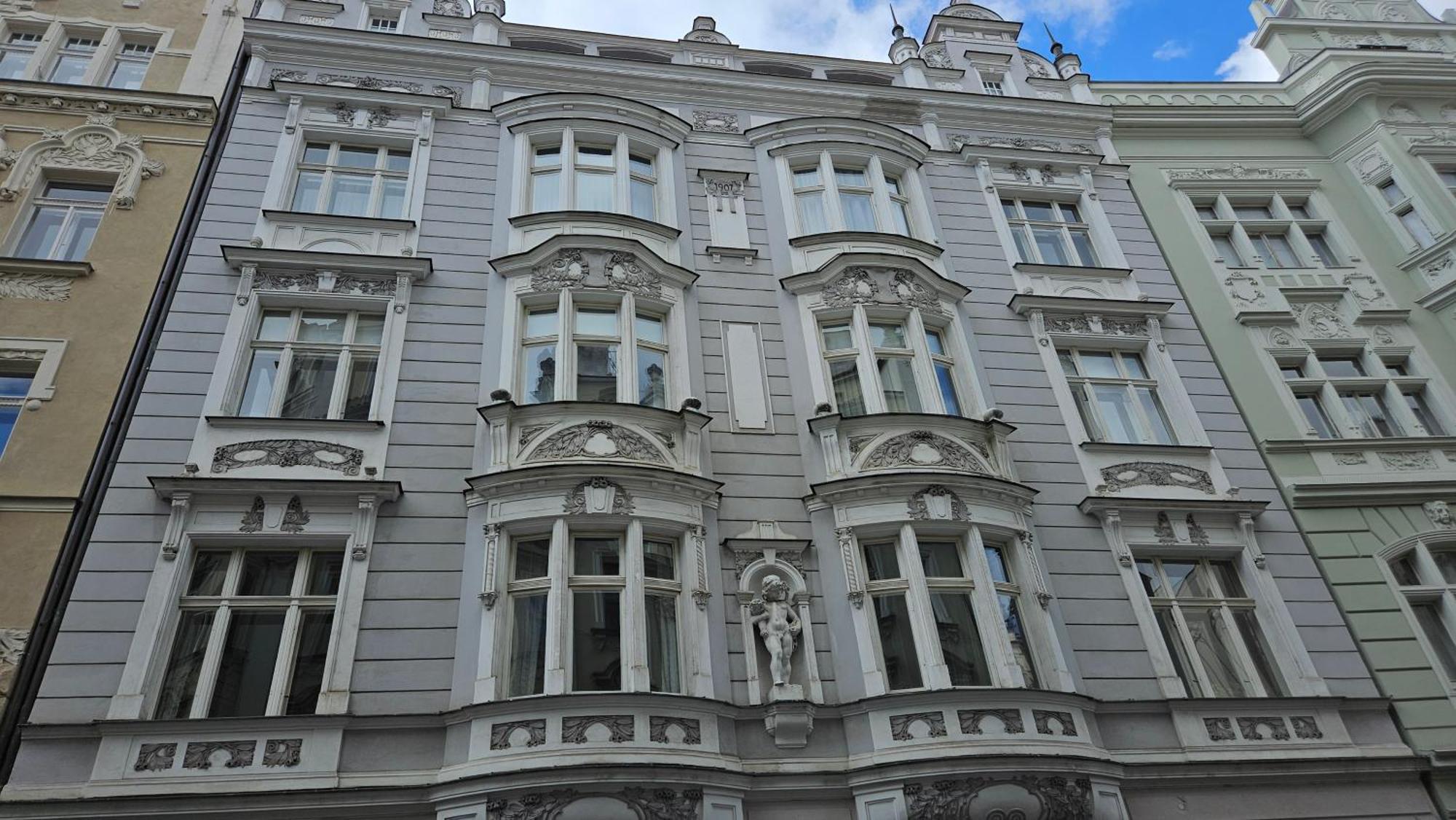 Lägenhet Decadent Art Deco Balcony Apartment In Old Town